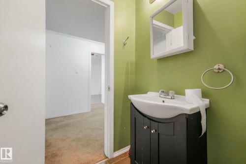 12904 119A Avenue, Edmonton, AB - Indoor Photo Showing Bathroom