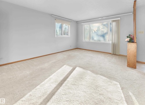 10512 54 Avenue, Edmonton, AB - Indoor Photo Showing Other Room