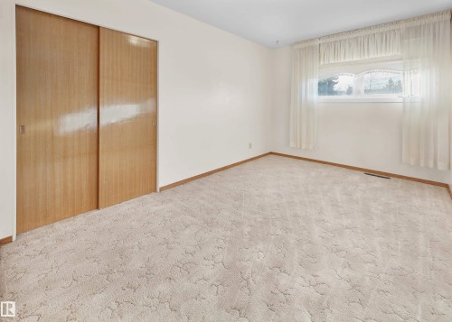 10512 54 Avenue, Edmonton, AB - Indoor Photo Showing Other Room