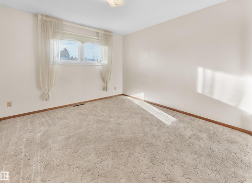 10512 54 Avenue, Edmonton, AB - Indoor Photo Showing Other Room