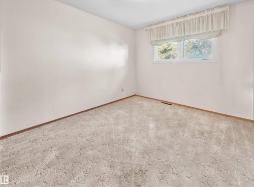 10512 54 Avenue, Edmonton, AB - Indoor Photo Showing Other Room