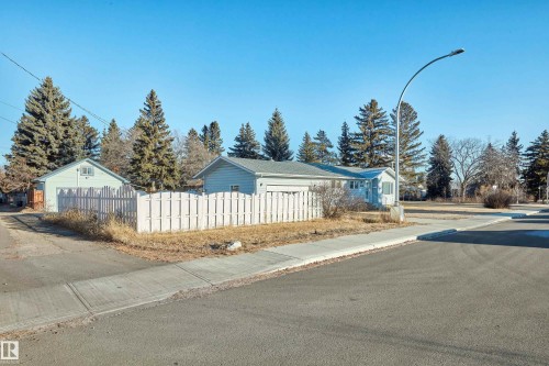 10512 54 Avenue, Edmonton, AB - Outdoor