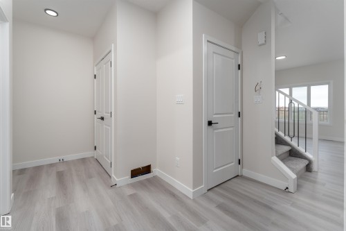 137 Pierwyck Loop, Spruce Grove, AB - Indoor Photo Showing Other Room