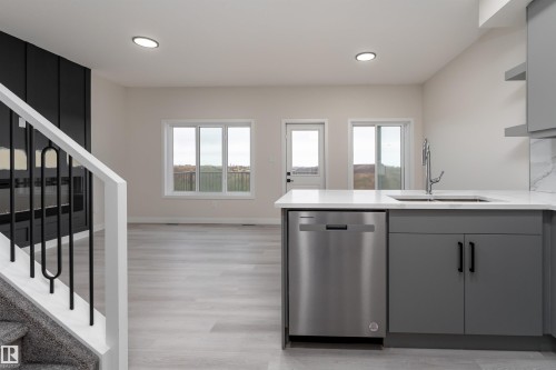 137 Pierwyck Loop, Spruce Grove, AB - Indoor Photo Showing Kitchen With Double Sink