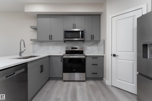 137 Pierwyck Loop, Spruce Grove, AB - Indoor Photo Showing Kitchen With Double Sink