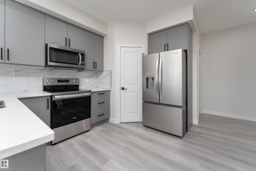 137 Pierwyck Loop, Spruce Grove, AB - Indoor Photo Showing Kitchen With Stainless Steel Kitchen