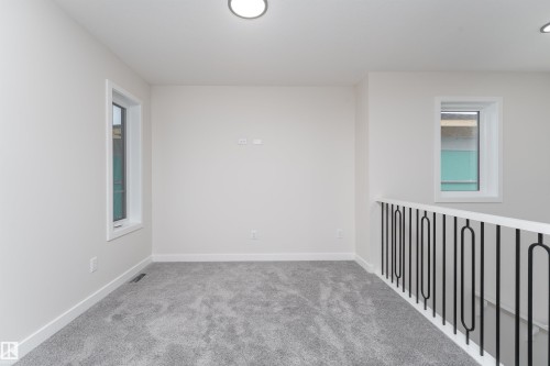 137 Pierwyck Loop, Spruce Grove, AB - Indoor Photo Showing Other Room