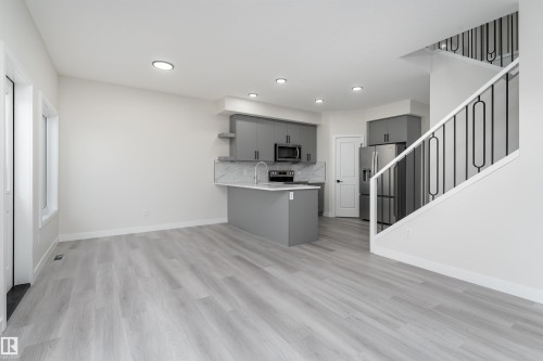 137 Pierwyck Loop, Spruce Grove, AB - Indoor Photo Showing Kitchen