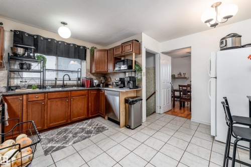 8207 169 Street, Edmonton, AB - Indoor Photo Showing Kitchen