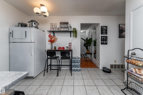 8207 169 Street, Edmonton, AB - Indoor