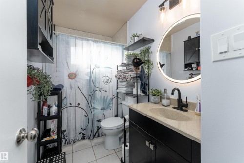 8207 169 Street, Edmonton, AB - Indoor Photo Showing Bathroom