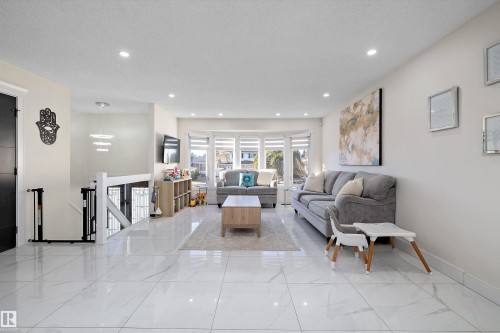 17319 107 Street, Edmonton, AB - Indoor