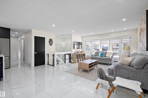17319 107 Street, Edmonton, AB - Indoor Photo Showing Living Room