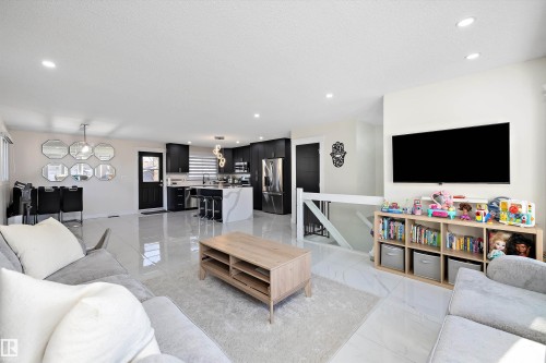 17319 107 Street, Edmonton, AB - Indoor Photo Showing Living Room