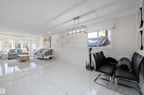 17319 107 Street, Edmonton, AB - Indoor