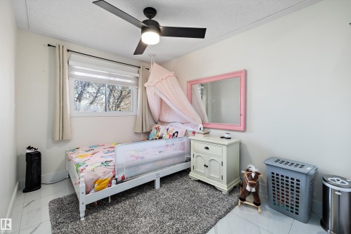 17319 107 Street, Edmonton, AB - Indoor Photo Showing Bedroom