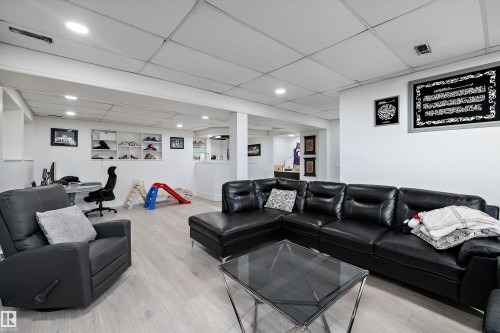 17319 107 Street, Edmonton, AB - Indoor