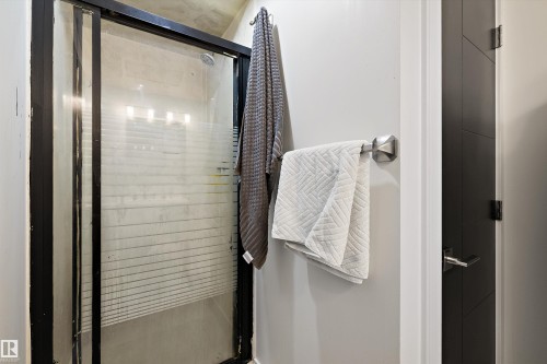 17319 107 Street, Edmonton, AB - Indoor Photo Showing Bathroom