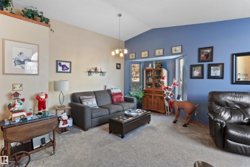 26 Elbow Drive, Devon, AB - Indoor Photo Showing Living Room
