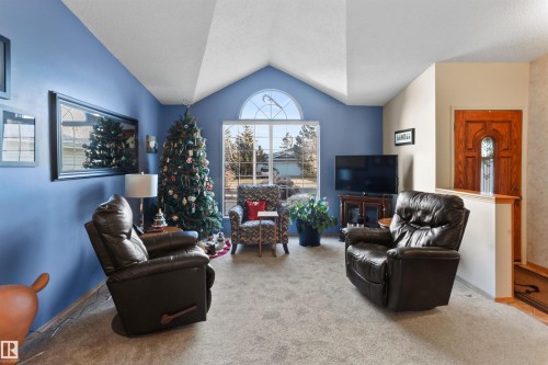26 Elbow Drive, Devon, AB - Indoor Photo Showing Living Room