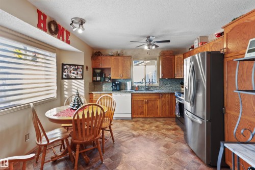 26 Elbow Drive, Devon, AB - Indoor Photo Showing Kitchen