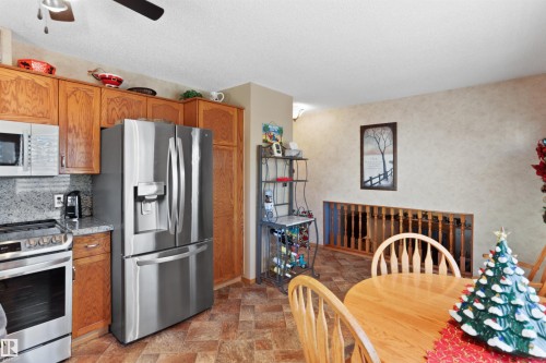 26 Elbow Drive, Devon, AB - Indoor Photo Showing Kitchen