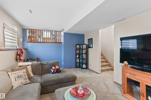 26 Elbow Drive, Devon, AB - Indoor Photo Showing Living Room