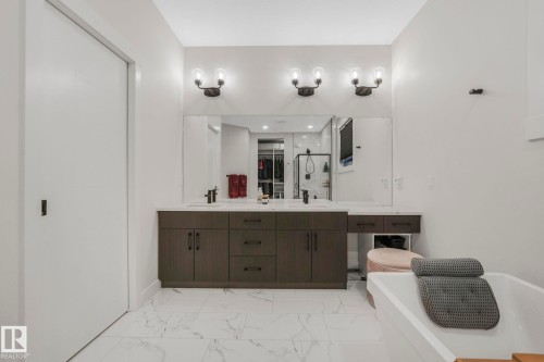 707 Kinglet Boulevard, Edmonton, AB - Indoor Photo Showing Bathroom