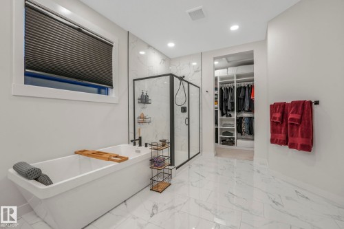 707 Kinglet Boulevard, Edmonton, AB - Indoor Photo Showing Other Room