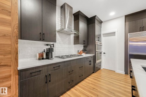 707 Kinglet Boulevard, Edmonton, AB - Indoor Photo Showing Kitchen With Upgraded Kitchen