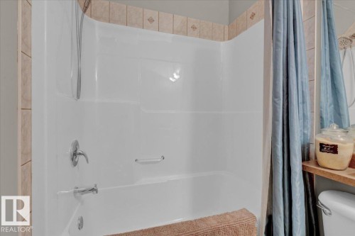 21933 94A Avenue Nw, Edmonton, AB - Indoor Photo Showing Bathroom