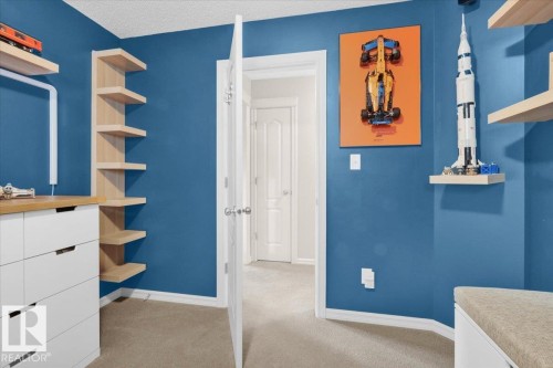 21933 94A Avenue Nw, Edmonton, AB - Indoor