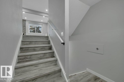 535 Willow Court, Edmonton, AB - Indoor Photo Showing Other Room