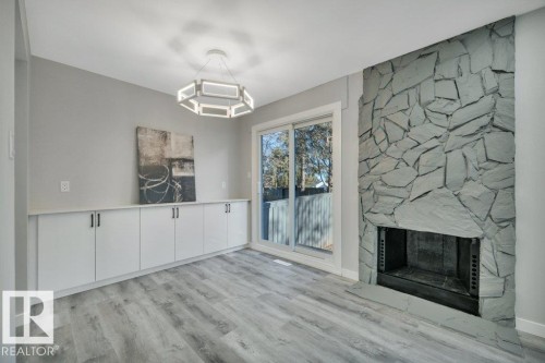 535 Willow Court, Edmonton, AB - Indoor Photo Showing Living Room With Fireplace