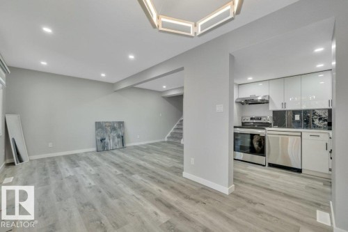 535 Willow Court, Edmonton, AB - Indoor