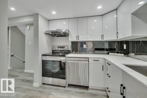 535 Willow Court, Edmonton, AB - Indoor Photo Showing Kitchen