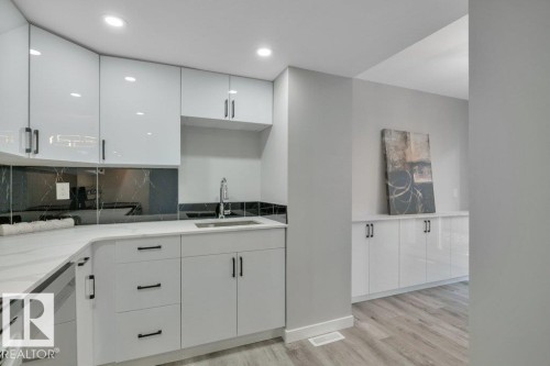 535 Willow Court, Edmonton, AB - Indoor