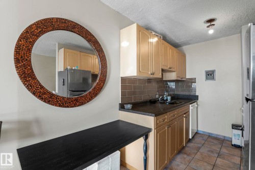 # 2004 10883 Saskatchewan Dr., Edmonton, AB - Indoor Photo Showing Kitchen