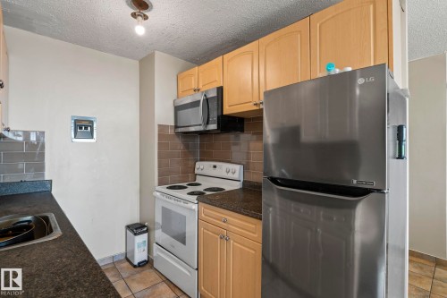# 2004 10883 Saskatchewan Dr., Edmonton, AB - Indoor Photo Showing Kitchen