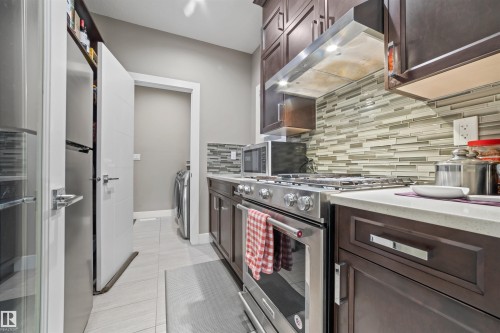 1960 Adamson Terrace, Edmonton, AB - Indoor Photo Showing Kitchen With Upgraded Kitchen