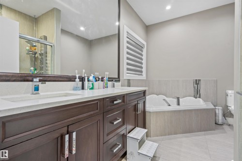 1960 Adamson Terrace, Edmonton, AB - Indoor Photo Showing Bathroom