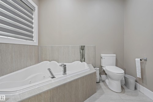 1960 Adamson Terrace, Edmonton, AB - Indoor Photo Showing Bathroom