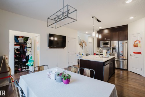 2124 Glenridding Way, Edmonton, AB - Indoor Photo Showing Dining Room