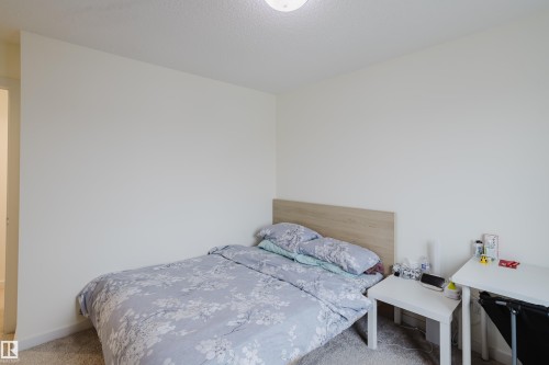 2124 Glenridding Way, Edmonton, AB - Indoor Photo Showing Bedroom