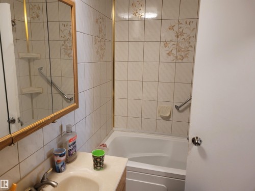 11616 152 Avenue, Edmonton, AB - Indoor Photo Showing Bathroom
