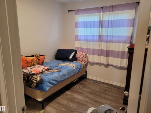 11616 152 Avenue, Edmonton, AB - Indoor Photo Showing Bedroom