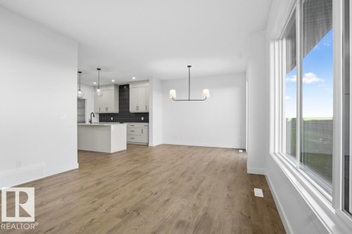 303 Paterson Link, Edmonton, AB - Indoor Photo Showing Kitchen