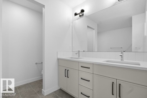 303 Paterson Link, Edmonton, AB - Indoor Photo Showing Bathroom