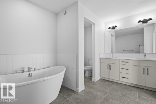 303 Paterson Link, Edmonton, AB - Indoor Photo Showing Bathroom