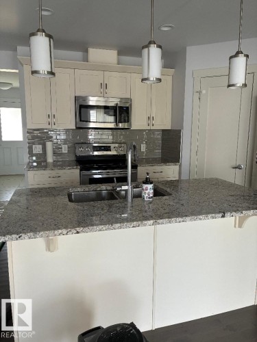 2433 Glenridding Boulevard, Edmonton, AB - Indoor Photo Showing Kitchen With Upgraded Kitchen